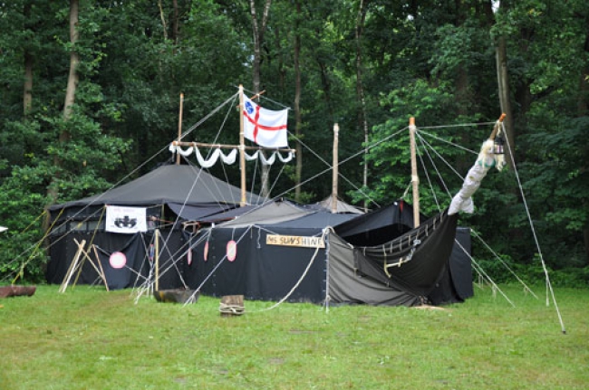 Black best sale castle tent